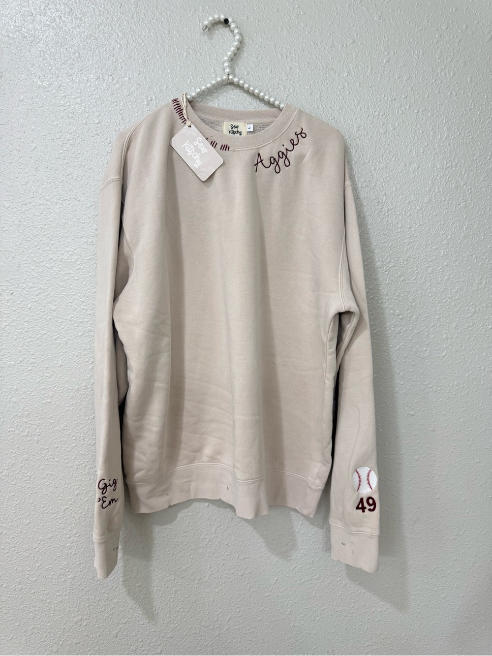 NWT Sew Kitschy “Aggies” Embroidered Sweatshirt Baseball Patch Size L Beige